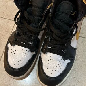 Nike Kids Sneakers Black and Gold